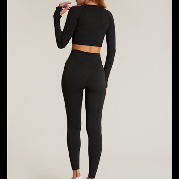 2 Piece Black Work Out Yoga Set/ Activewear - Picture 4 of 6